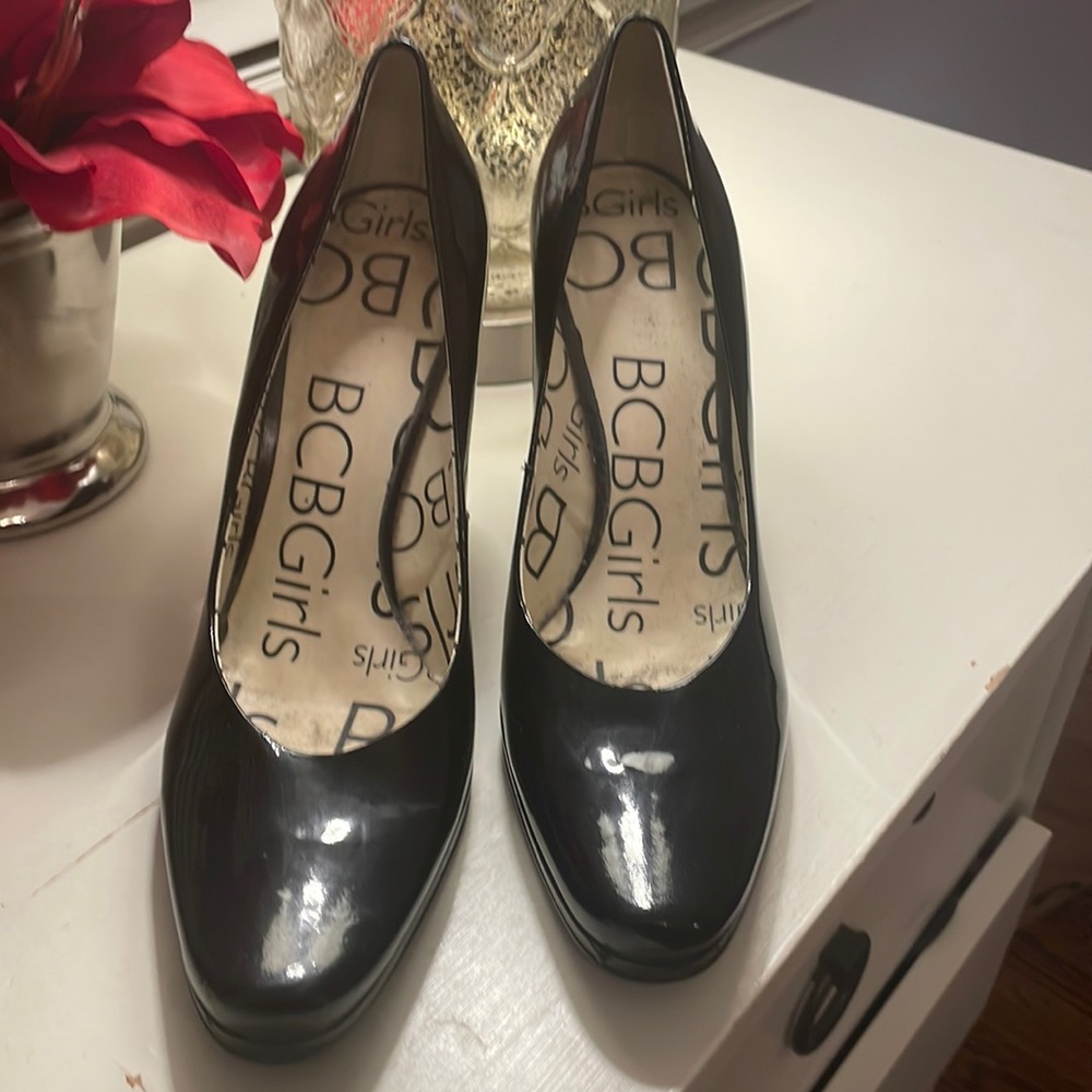 Women Black BCBG Pumps